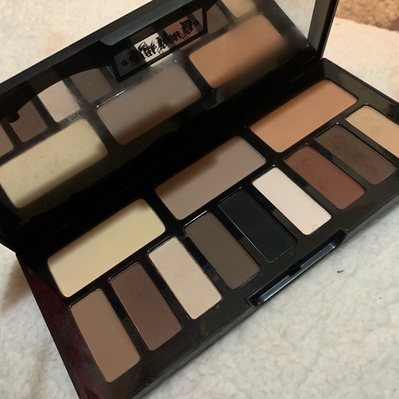 Eyeshadow - Picture 2 of 4